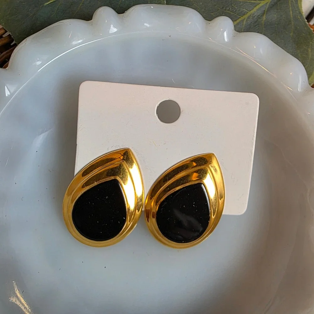 Vintage Gold Tone Earring Pair: Black Enamel Teardrop Stud & Gold Wing Fan Drops